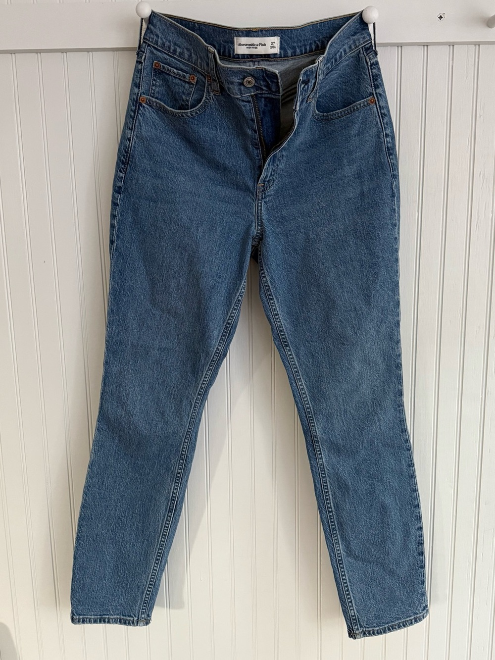 A&F High-Rise Jeans Size 27